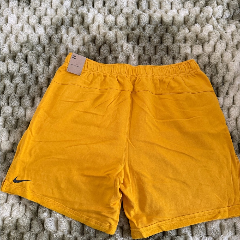 Nike Yoga Therma-Fit Sweatshorts Yellow Size XL Mens